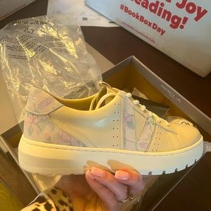 New Vionic Simasa sneakers Womens size 9